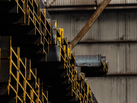 Perwira Steel menjamin bahwa setiap produk baja WF kami telah melalui uji mutu, memiliki sertifikat, dan memenuhi standar SNI, JIS