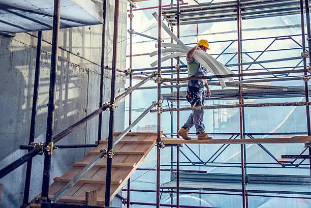 Scaffolding adalah kunci utama proyek konstruksi aman dan efisien. Simak fungsi, jenis, dan tips memilih scaffolding terbaik di sini.