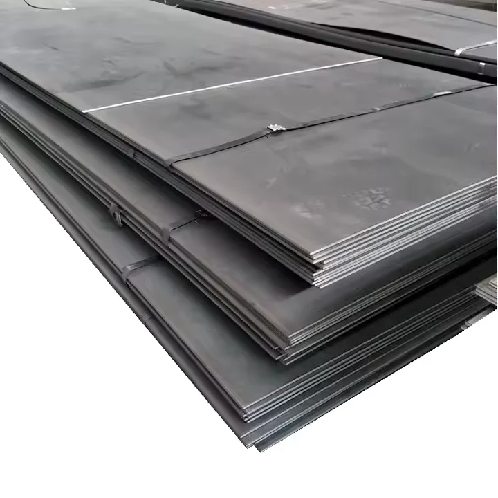 Pahami perbedaan Plat Baja Konstruksi biasa dan Plat Kapal (Marine Grade). Kunci memilih material yang tepat untuk lingkungan laut.