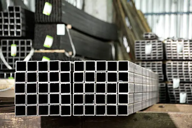 Temukan kreasi unik dari besi hollow: mulai dari rak hingga meja. Kombinasi kokoh & estetika dari Perwira Steel.