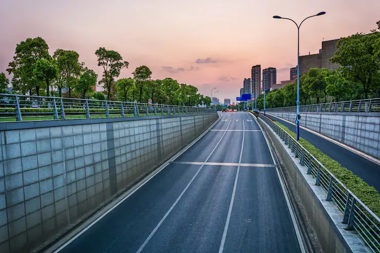Pelajari berbagai material penting dalam proyek infrastruktur jalan seperti agregat, aspal, beton, dan baja. Ketahui fungsi serta peranannya.