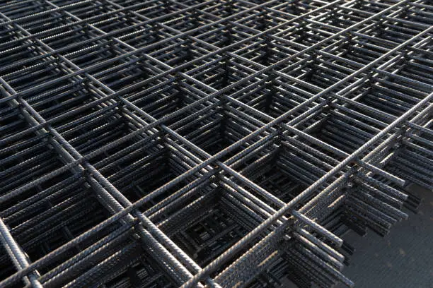 Temukan harga wiremesh terbaru lengkap dengan ukuran, jenis, spesifikasi, dan tips memilih wiremesh berkualitas untuk konstruksi.